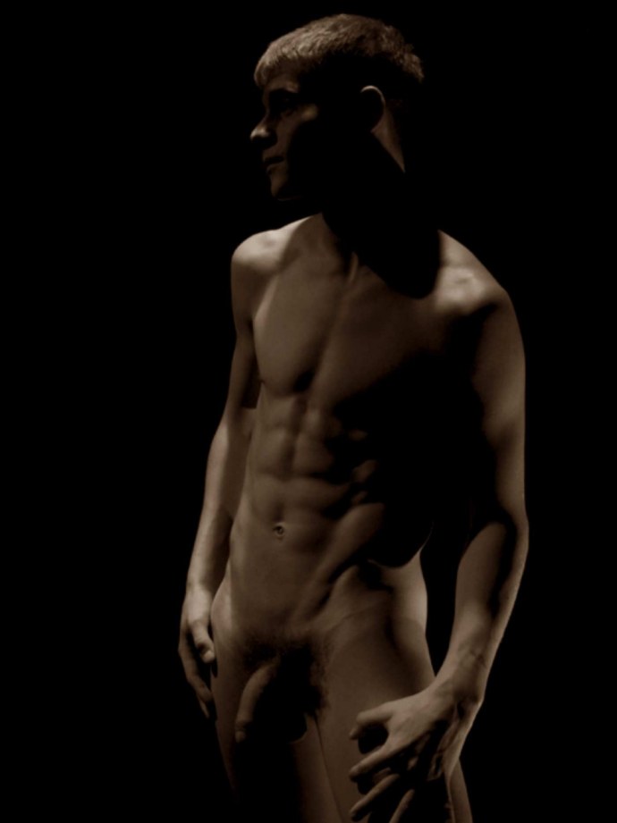 Идеальное мужское тело ню