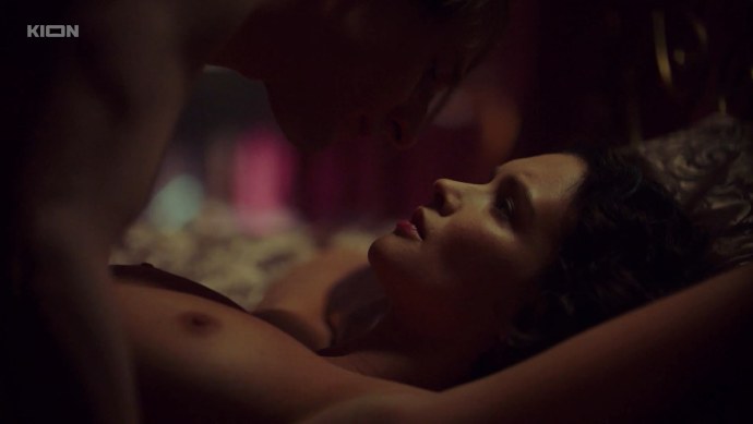 Паулина Андреева голая Саранча