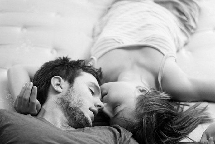 Объятия в постели