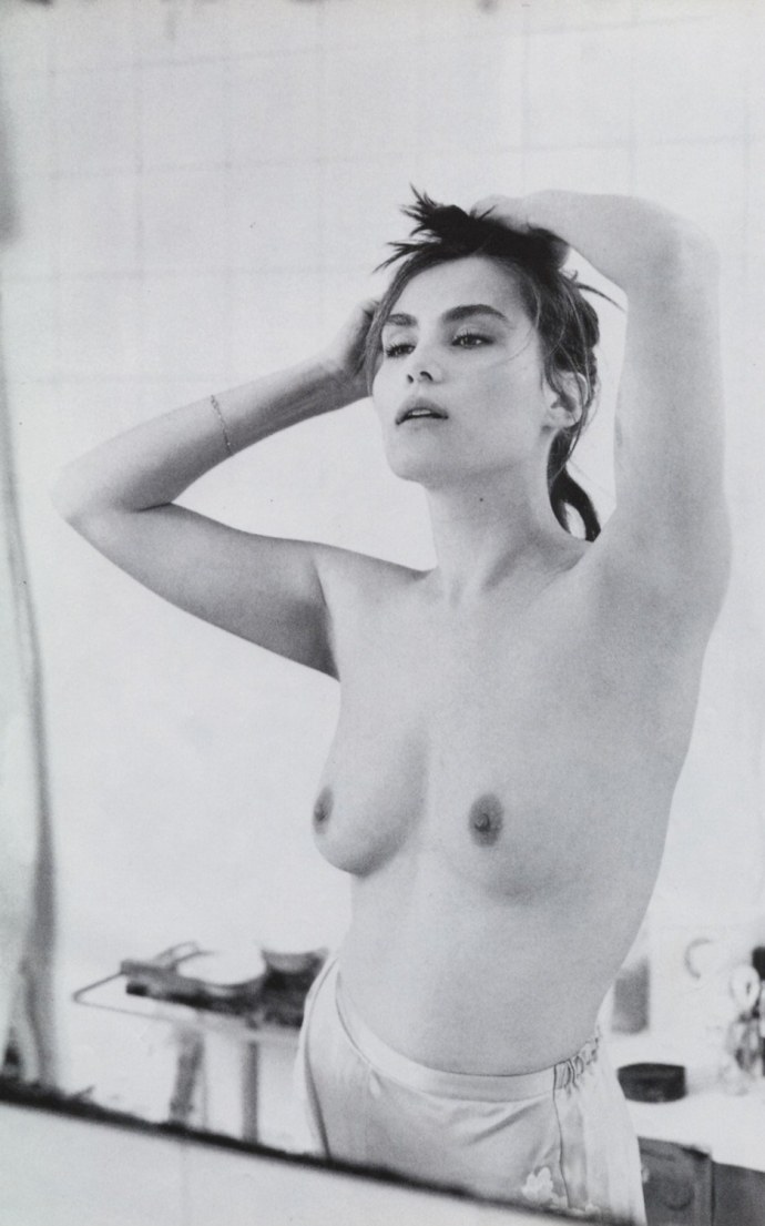 Эммануэль Сенье сиськи