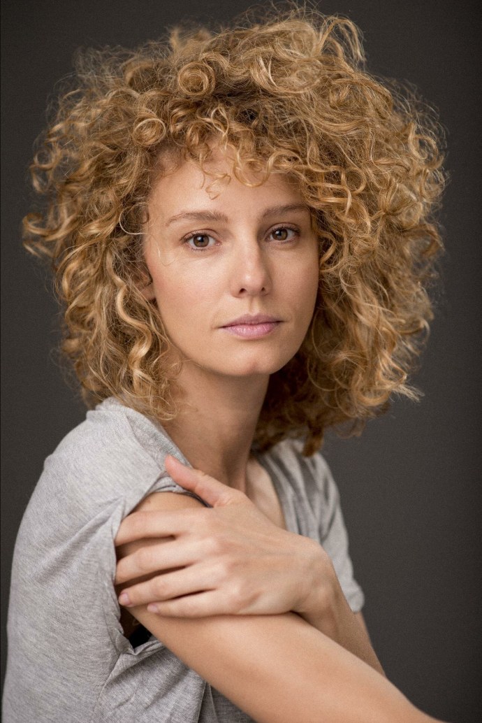 Эстер Асебо бумажный актеры