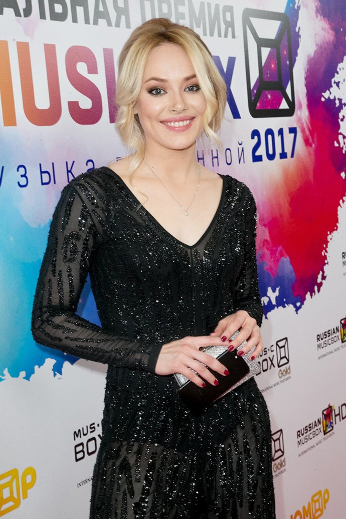 Альба Флорес и Урсула Корберо