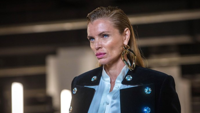 Эстер Асебо бумажный дом