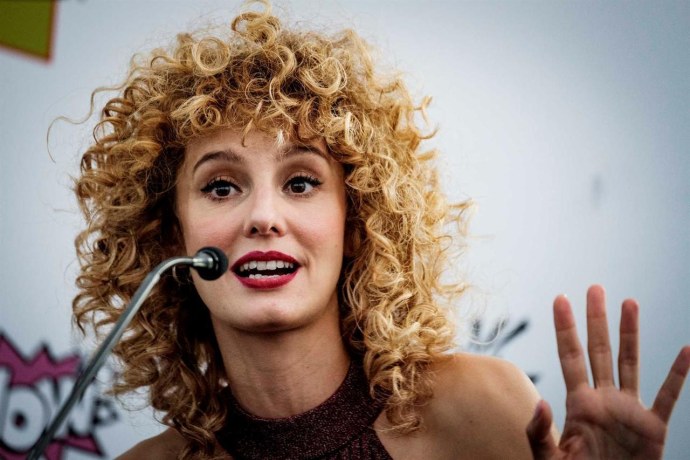 Эстер Асебо слив бумажный дом