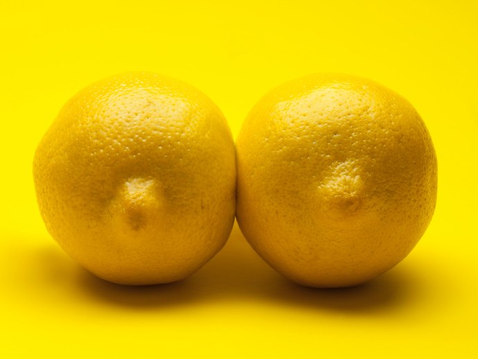 Грудь в виде лимона