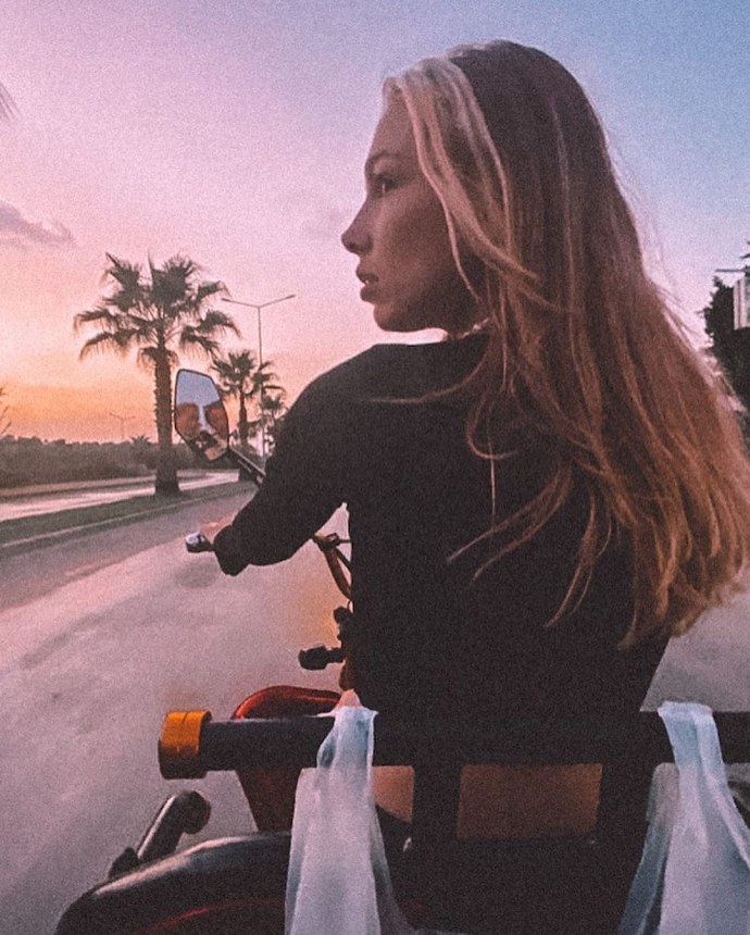 Полина Савекина ножки фото