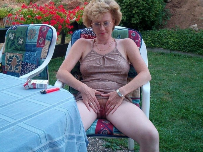 Старые женщины без трусиков