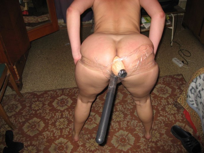 Danielle Delaunay с фаллоимитатором