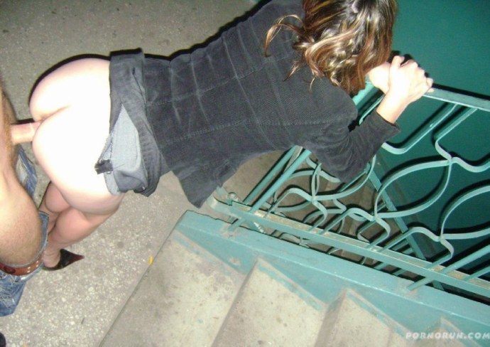 Ебля подростков в подъезде