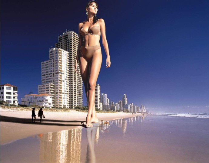 Голые мини гигантские женщины