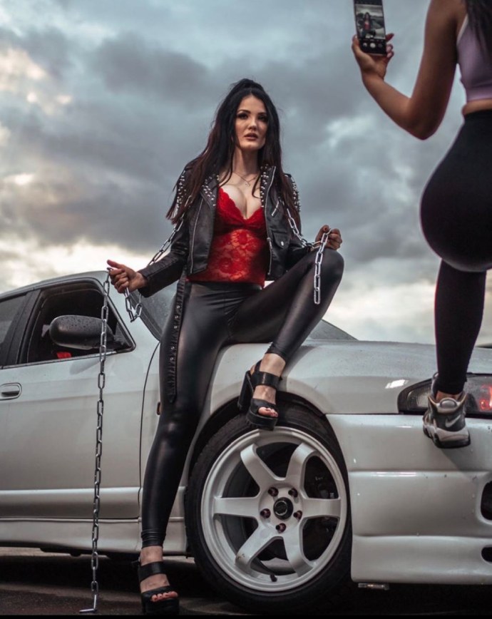 Автомеханик Настя туман