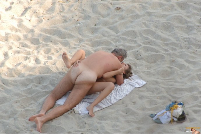 Подглядывание на нудиском пляже