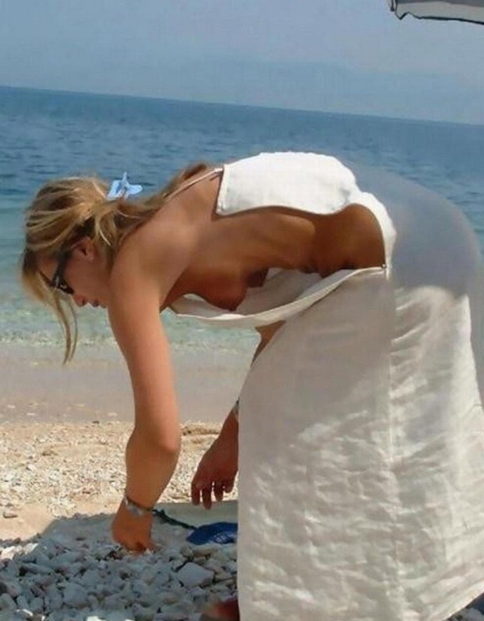 Девушки без трусиков случайно