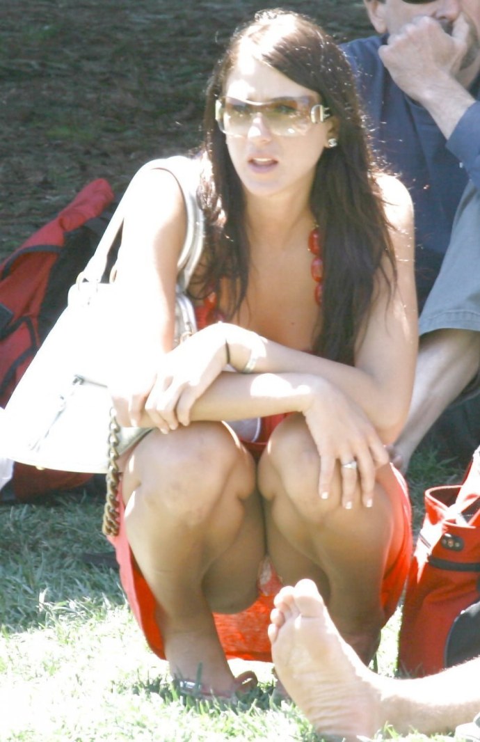 Случайно засветила грудь на пляже