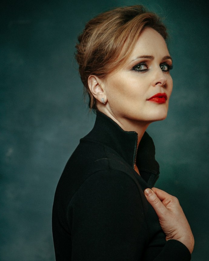 Светлана Колпакова обнимая небо