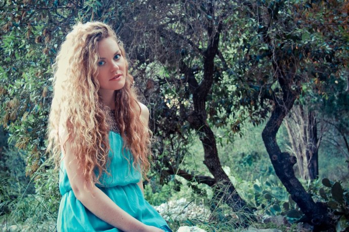 Юлия Гамаева телеведущая ножки