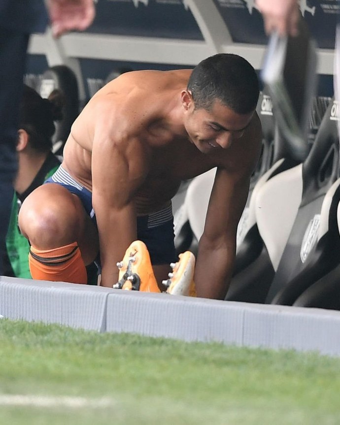 Криштиану Роналду и боксер