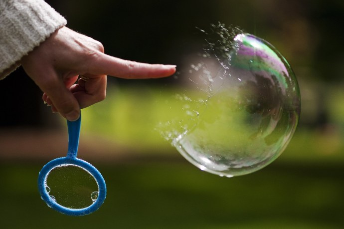 Надувная лодка тонет