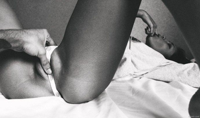 Мужские пальцы в женщине