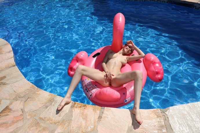 Ебутся на надувном матрасе