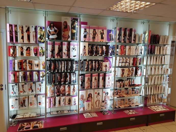 Витрина с членами