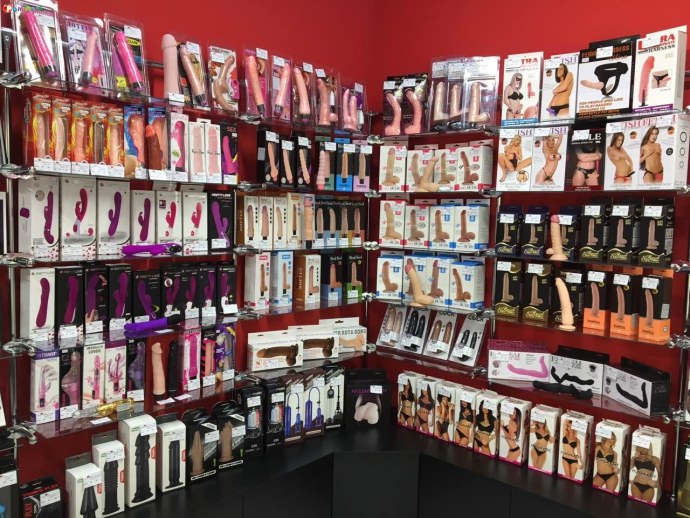 Витрина с членами