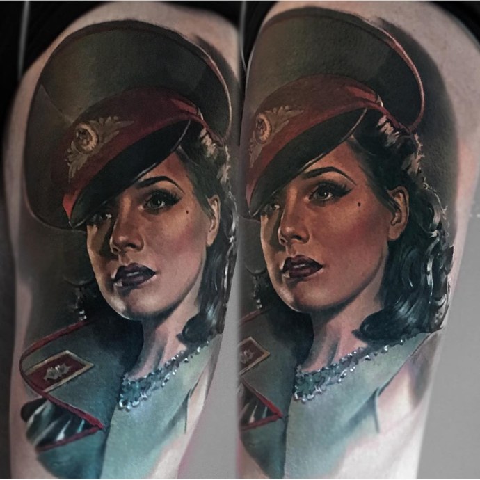 Тома в купальнике частное