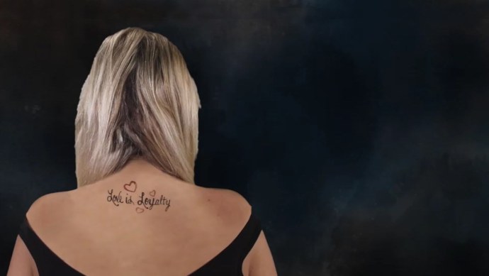 Связанный раб отсасывает у связанного раба