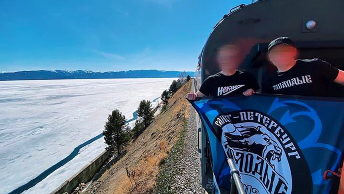 Чулки подсмотренные под столом