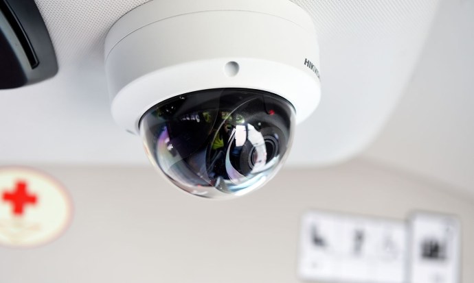 Измена камера наблюдения