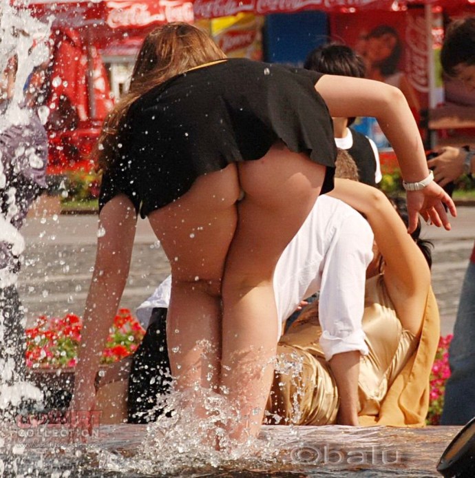 Показала трусы на публике