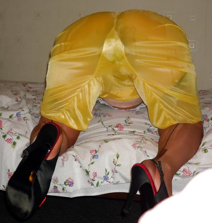 Голые бабы в панталонах и чулках