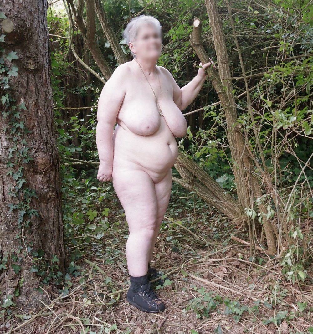 голая старуха на фото в лесу фото 4