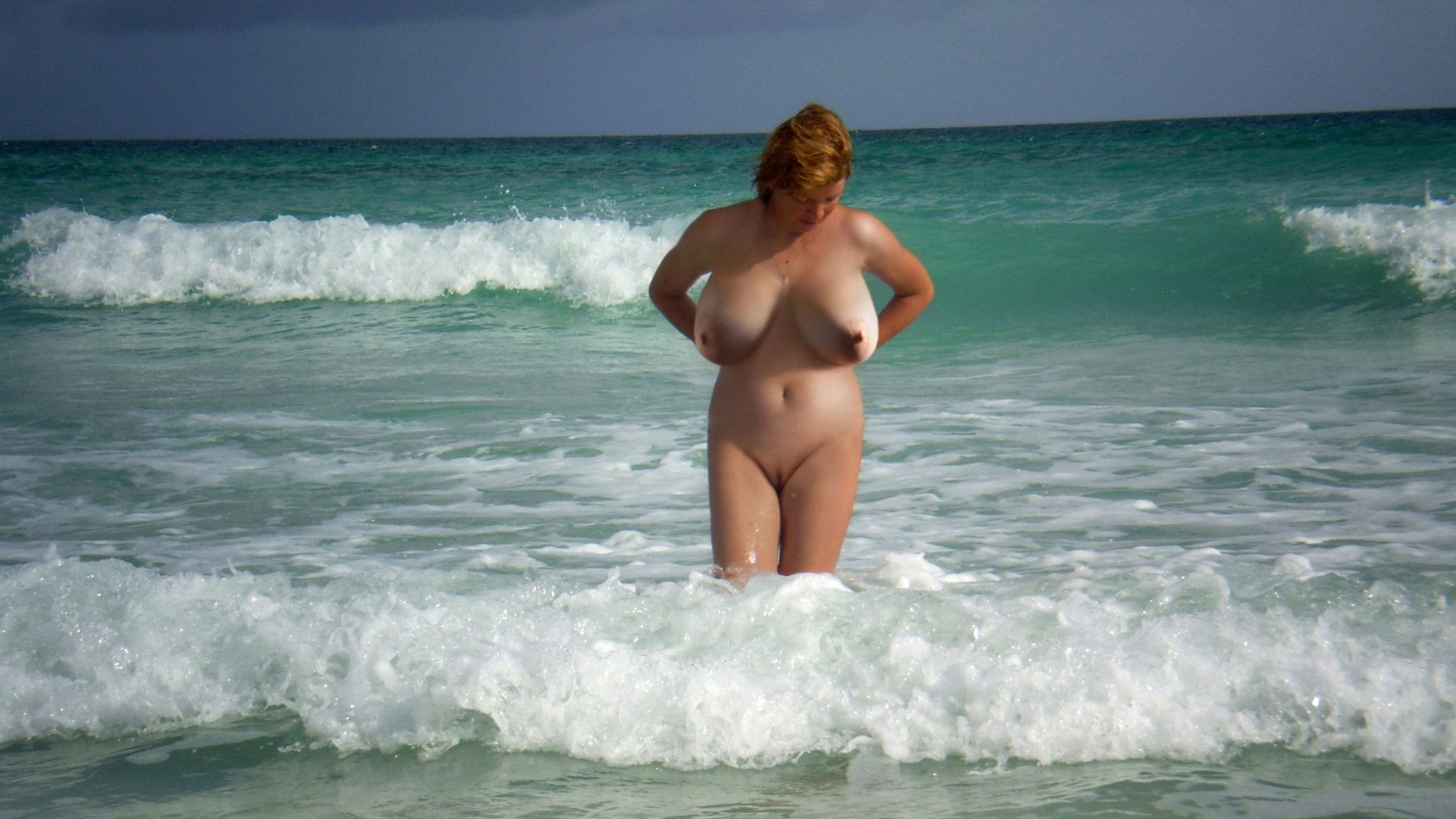 беременная голая на пляжи видео фото 57