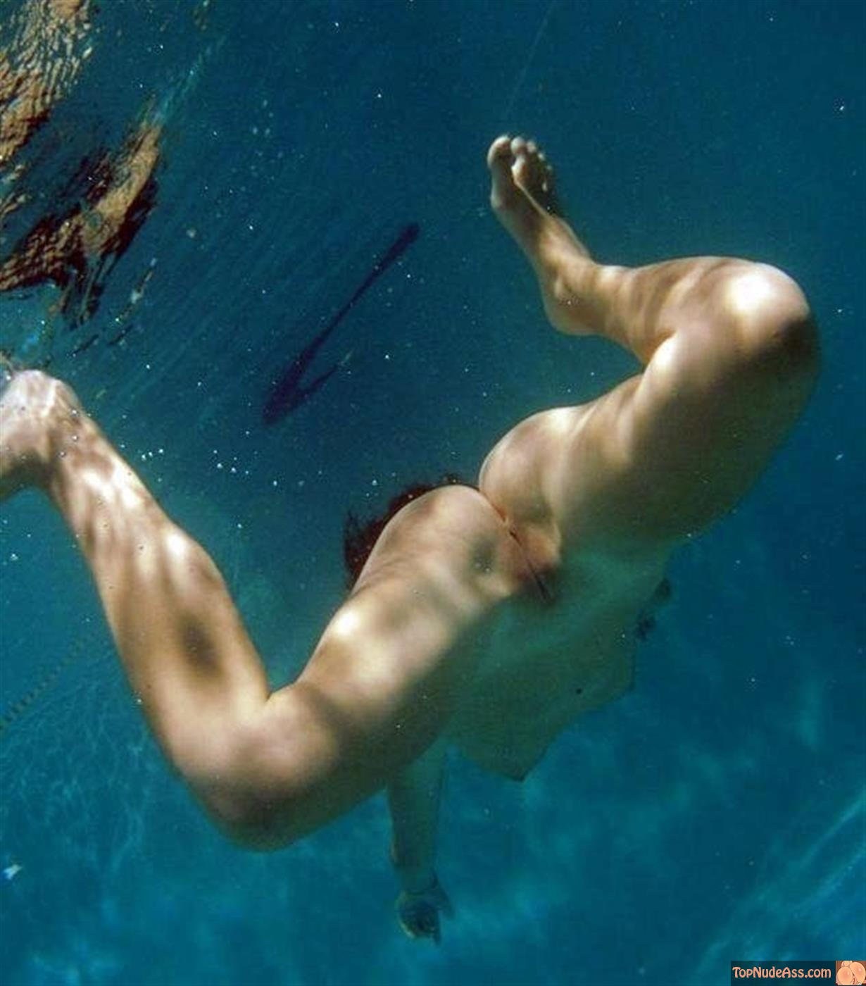 Голые русские парни купаются (59 фото)