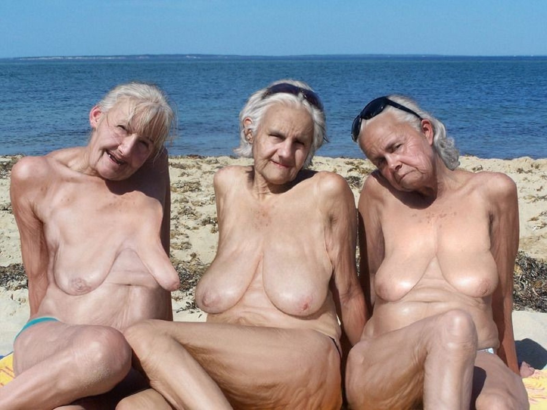 фото голая бабушка с внучкой фото 99