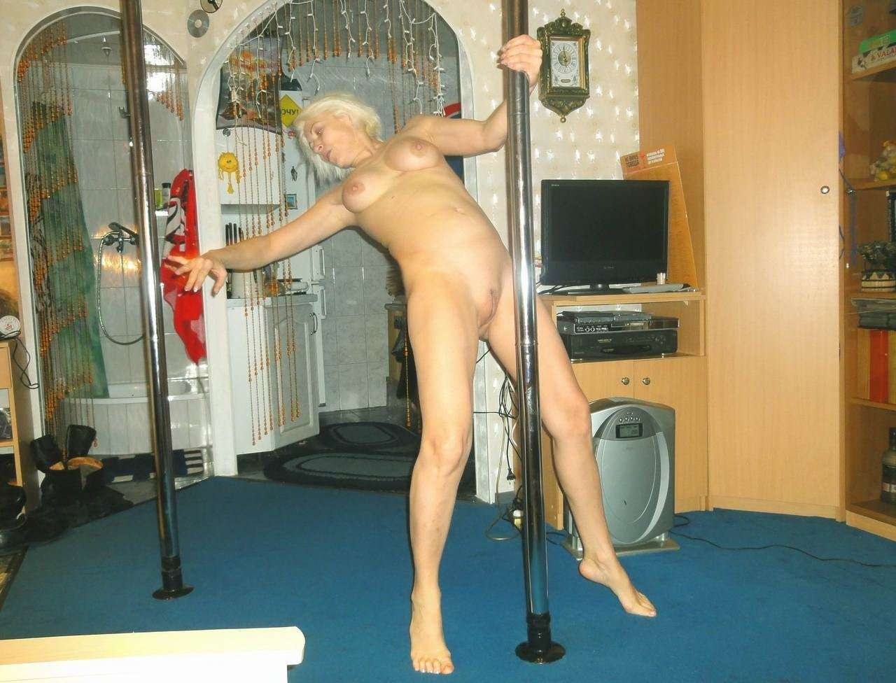 мама танцует стриптиз для сына порно фото 74
