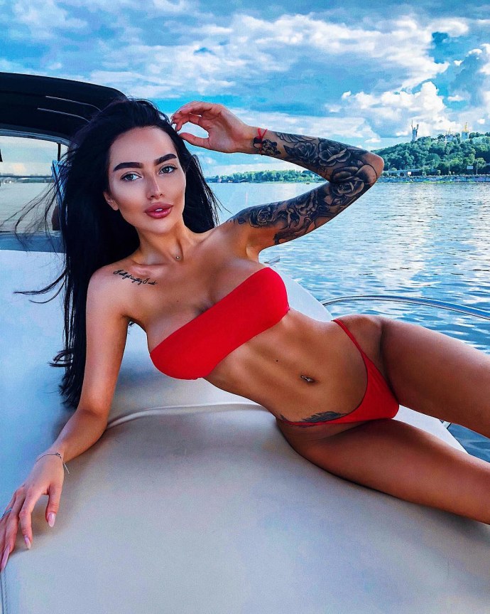 Алена Кройцманнова