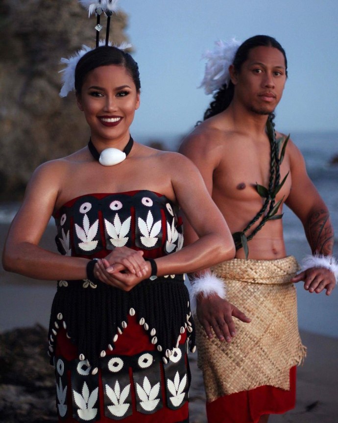 Племенные люди женщины грудь