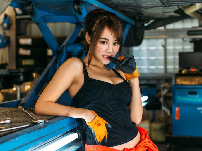 Красивые азиатки в леггинсах