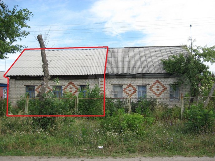 Девочка танцует с голой попой