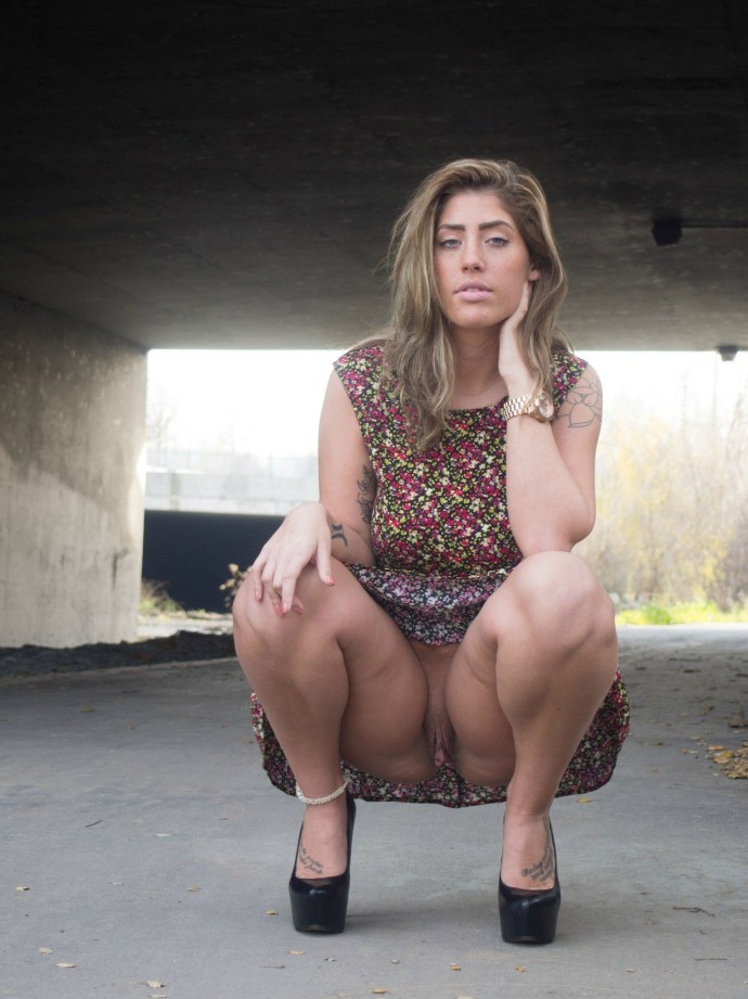 Взрослые женщины без трусов