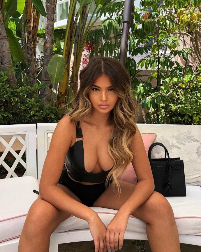 Модель Sofia Jamora 2019