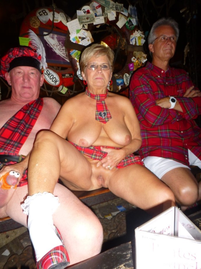 Голые старушки на Fantasy Fest
