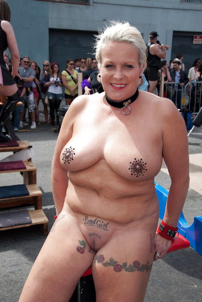 Пожилые нудистки на фестивале