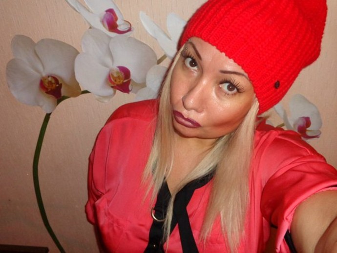 Надписи на голых бабах