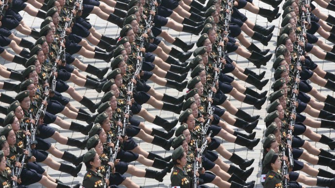 Девушка из Северной Кореи и девушка из Южной Кореи