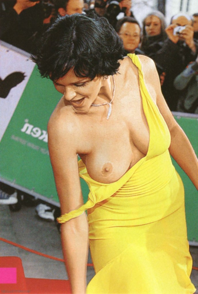 Майли Сайрус без трусов