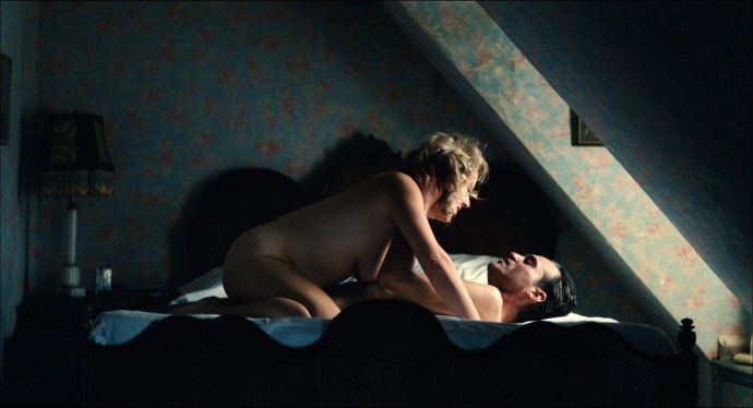 Актриса Карина Андоленко голая