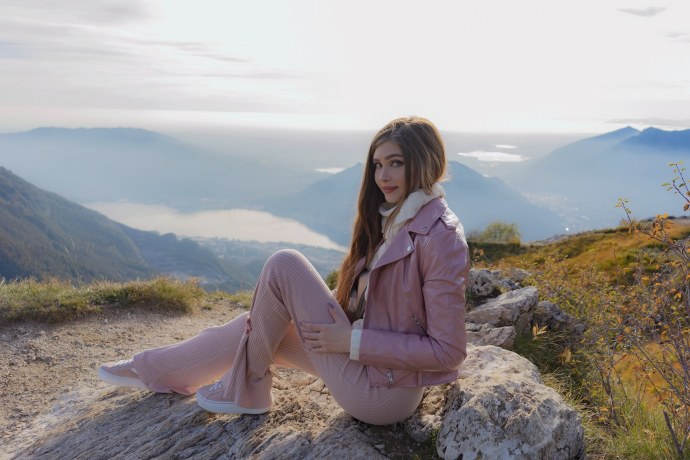 Тася мини блоггер